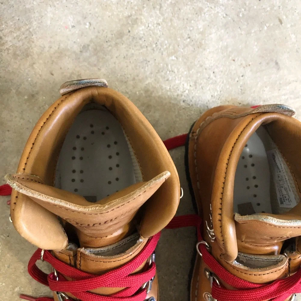 Danner Women’s Mountain Cascade Tan Leather Hiking Boots with Red Laces Size 5.5